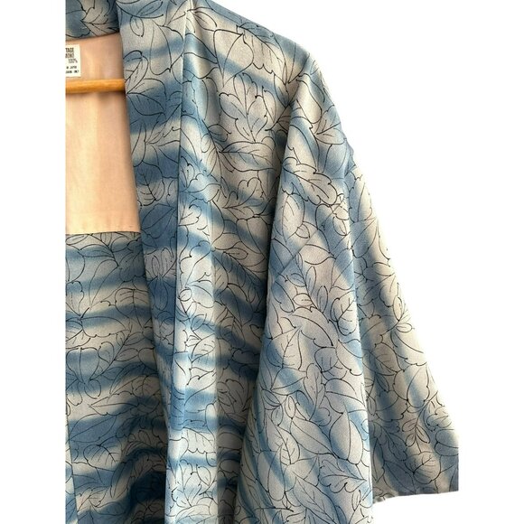 Vintage Japanese Blue Floral Kimono Jacket 100% Silk Beautiful Artisan Stitching - Picture 2 of 11